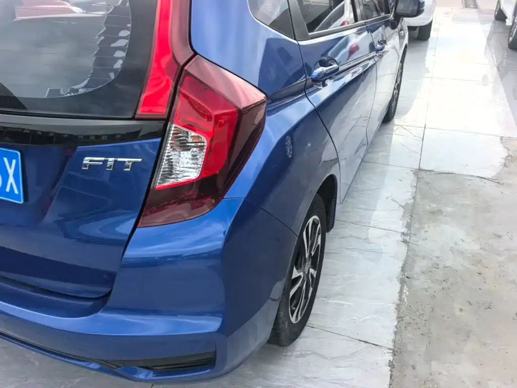 Honda Fit — фото 8