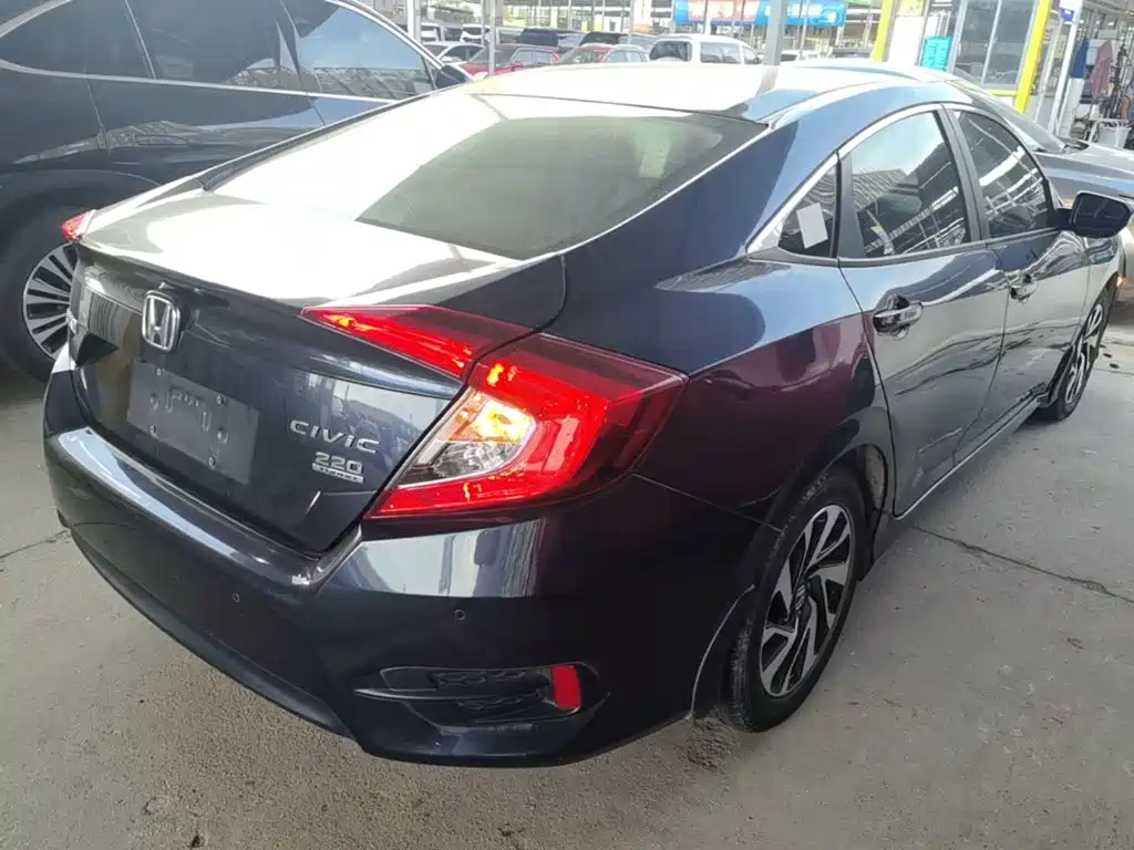 Honda Civic — фото 7
