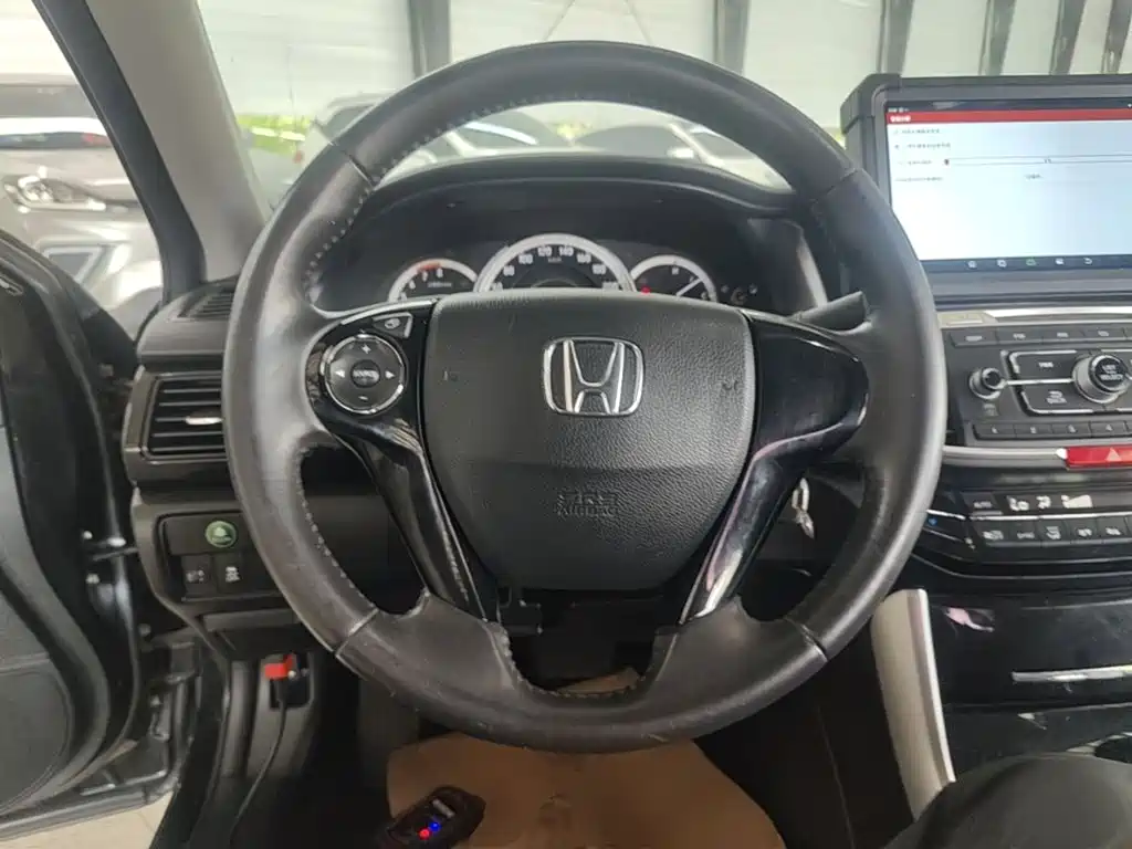 Honda Accord — фото 11