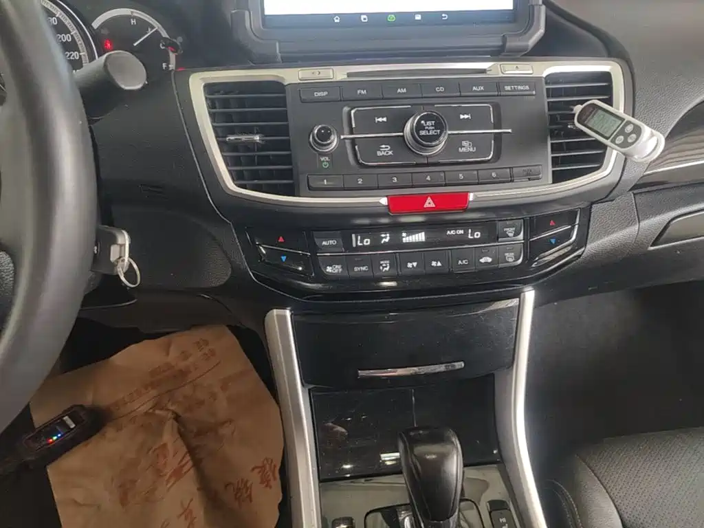 Honda Accord — фото 13