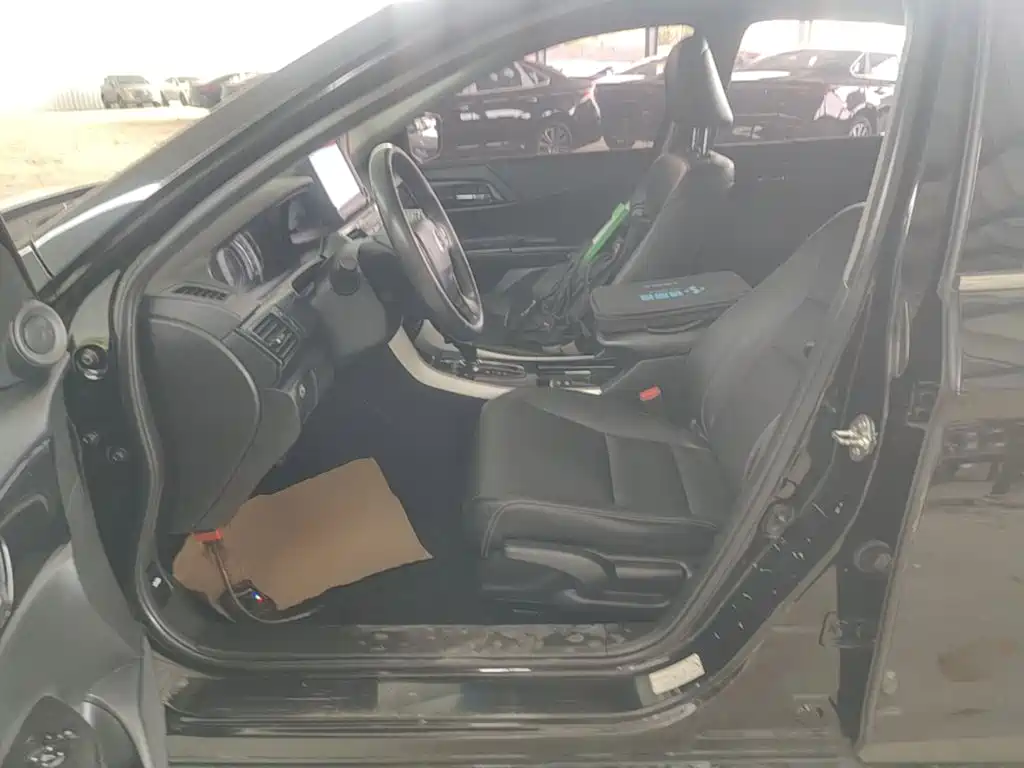 Honda Accord — фото 15