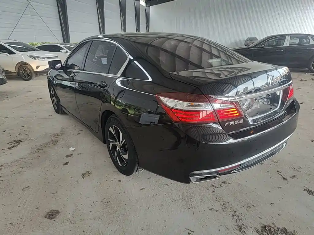 Honda Accord — фото 5