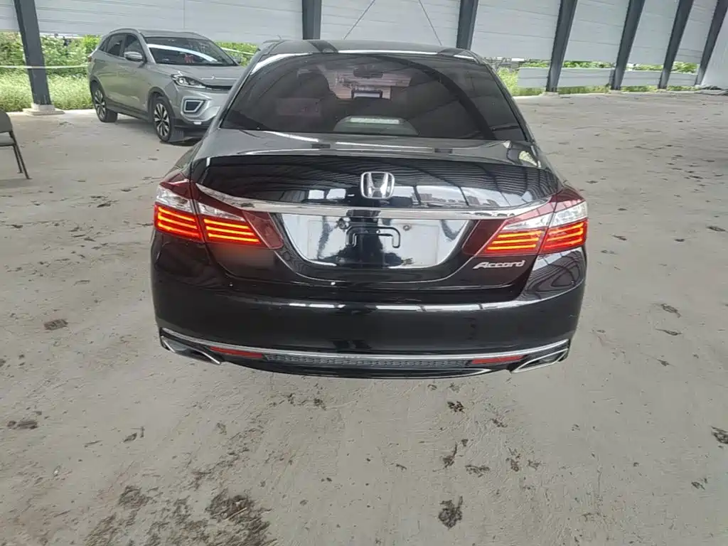 Honda Accord — фото 6