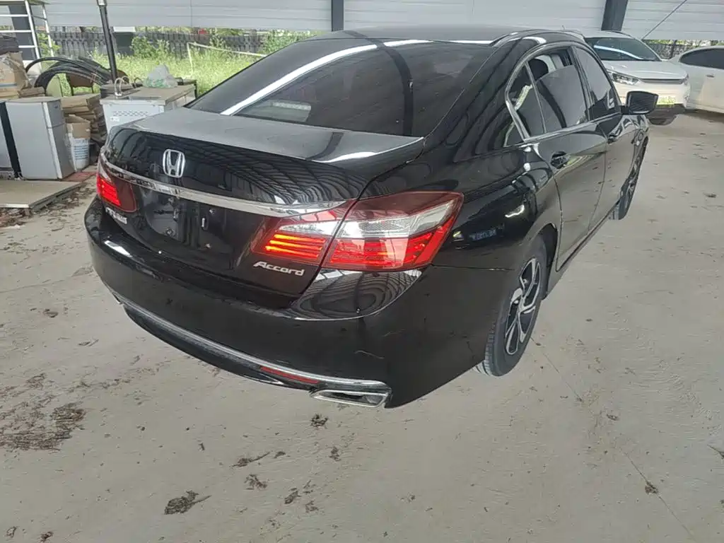 Honda Accord — фото 7