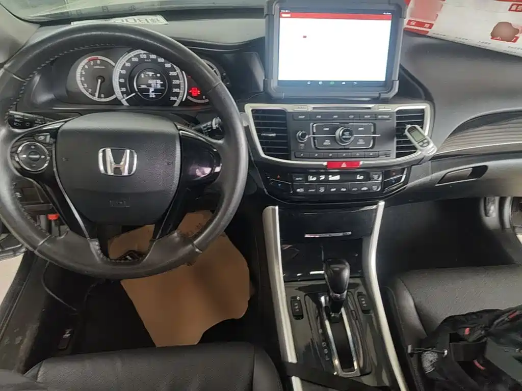 Honda Accord — фото 10