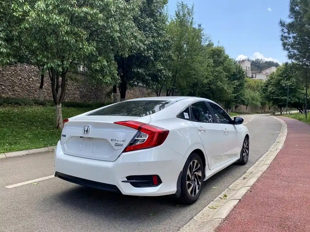 Honda Civic — фото 14