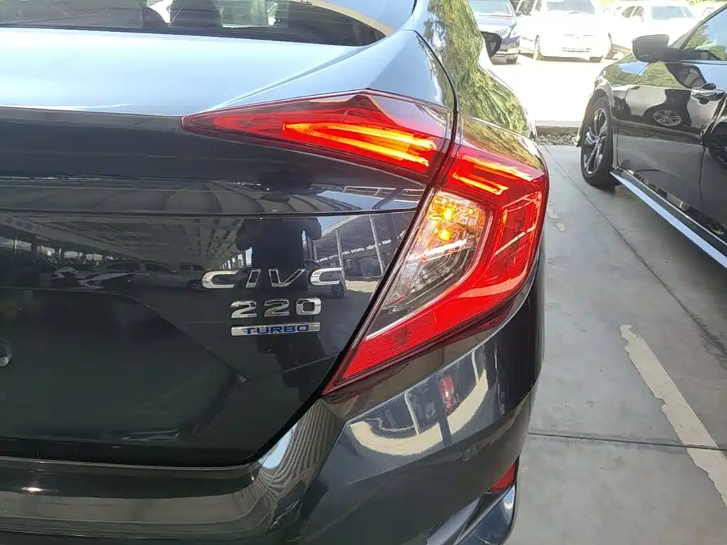 Honda Civic — фото 8