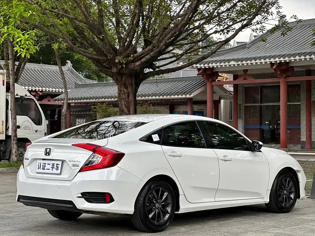 Honda Civic — фото 14