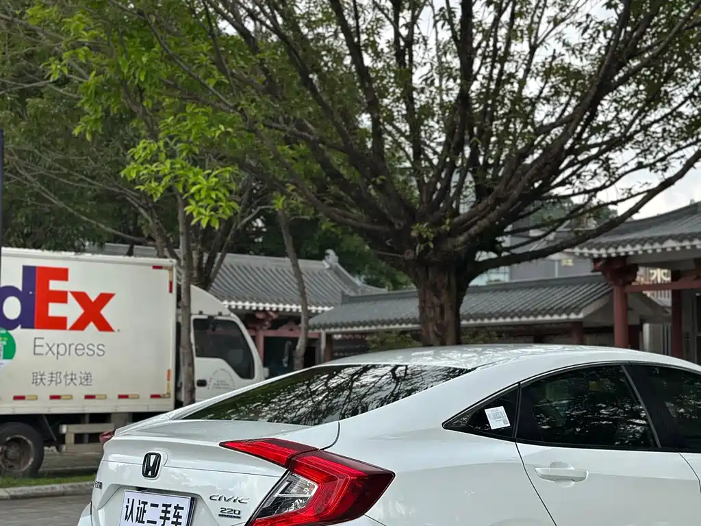 Honda Civic — фото 15