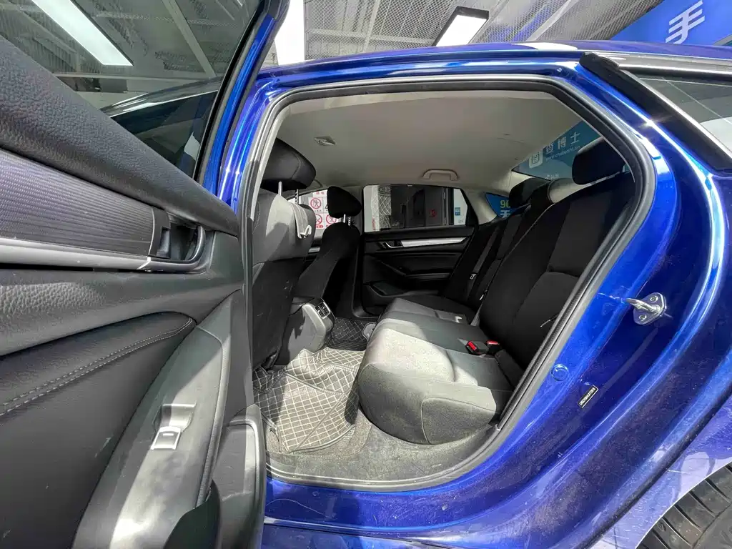 Honda Accord — фото 17