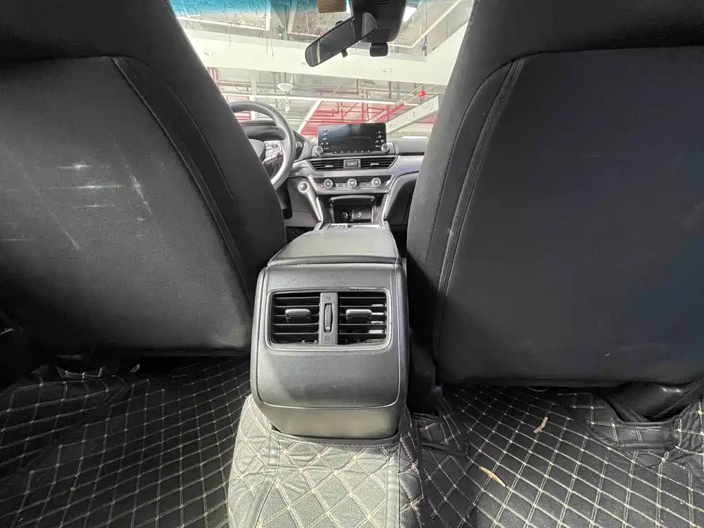 Honda Accord — фото 10