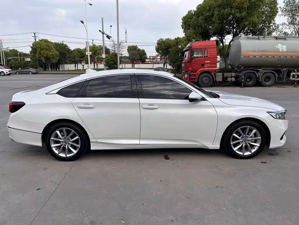 Honda Accord — фото 4