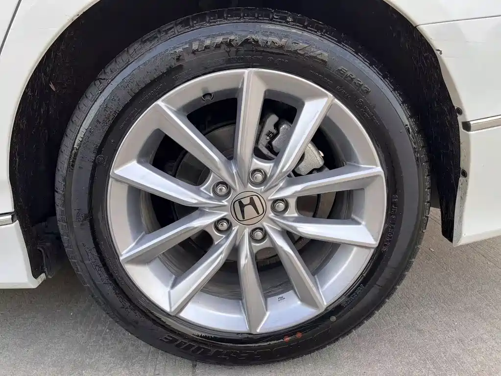Honda Accord — фото 10
