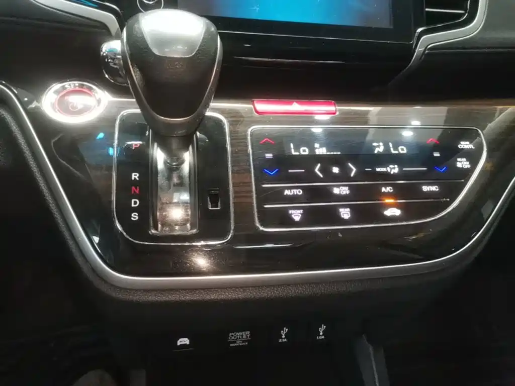 Honda Odyssey — фото 14