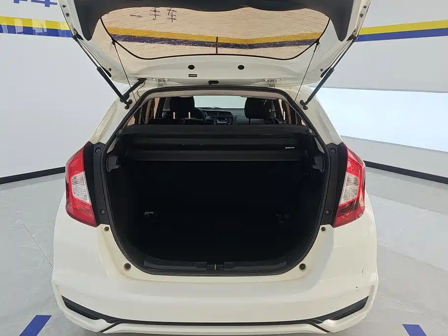 Honda Fit — фото 4