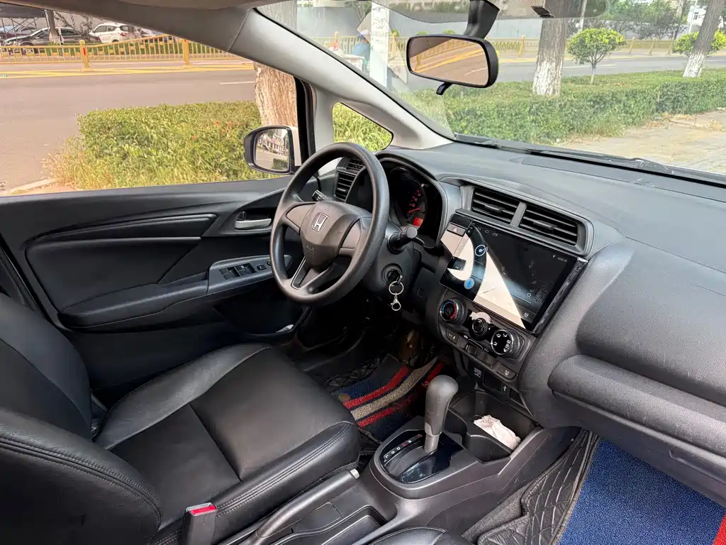 Honda Fit — фото 17