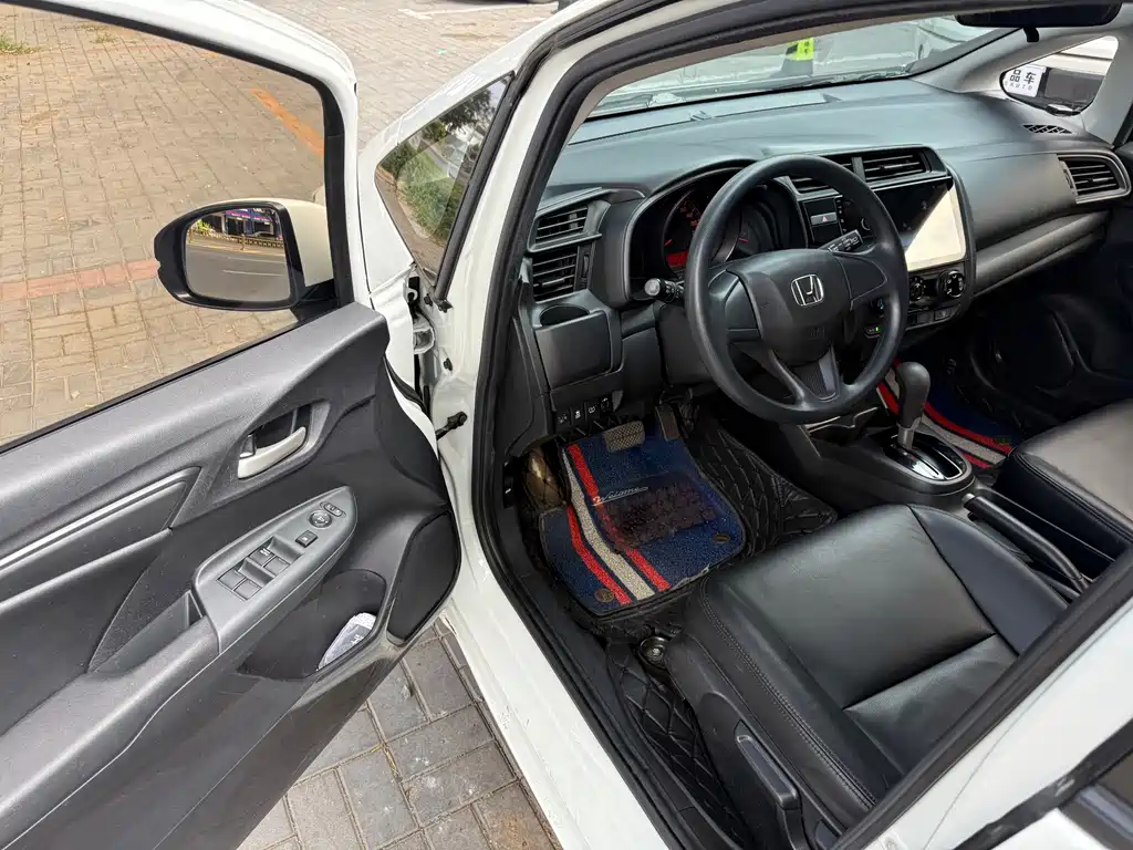 Honda Fit — фото 7