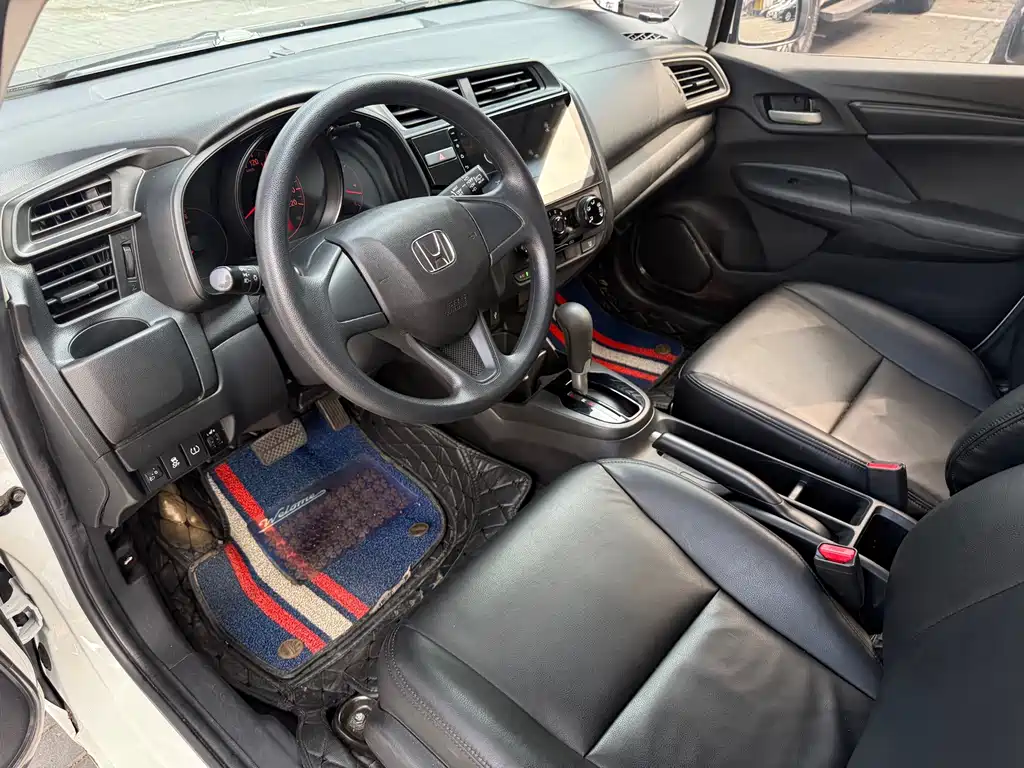 Honda Fit — фото 8