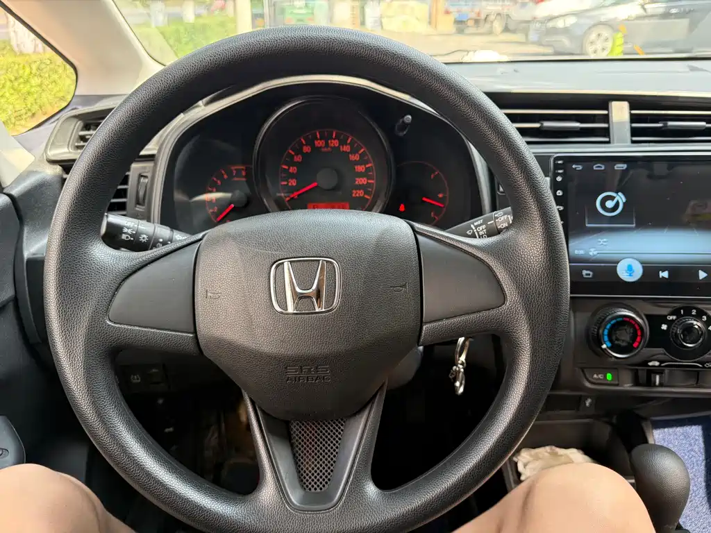 Honda Fit — фото 10