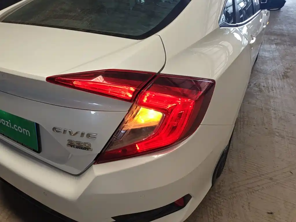 Honda Civic — фото 8