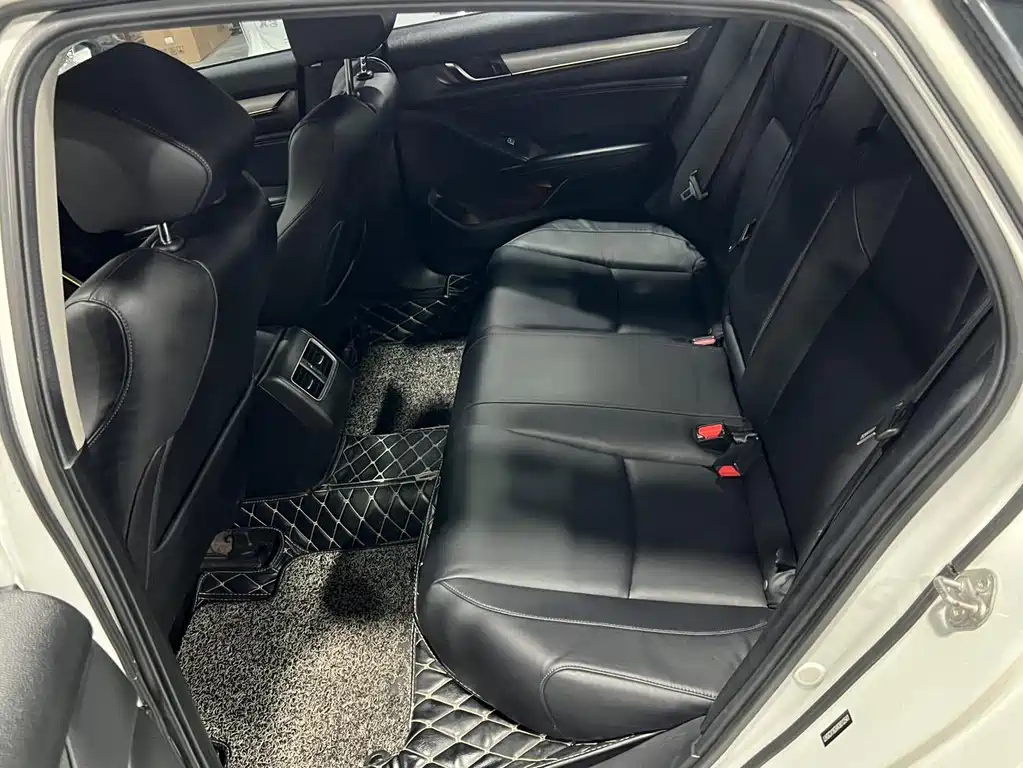 Honda Accord — фото 10