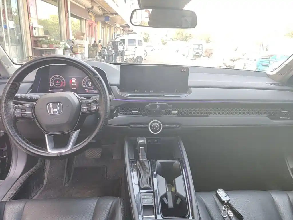 Honda Accord — фото 10