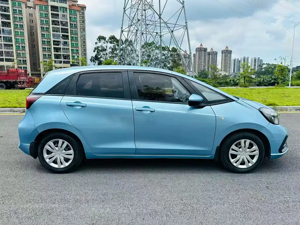 Honda Fit — фото 5