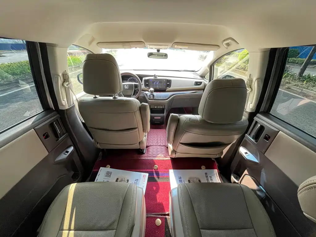 Honda Odyssey — фото 15