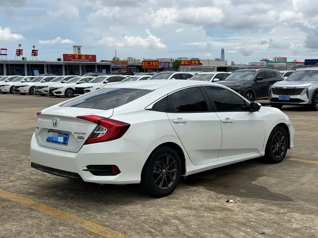 Honda Civic — фото 7