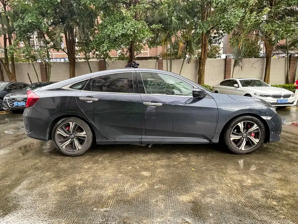 Honda Civic — фото 8