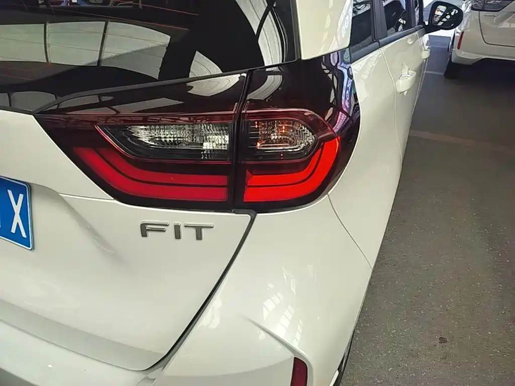 Honda Fit — фото 8