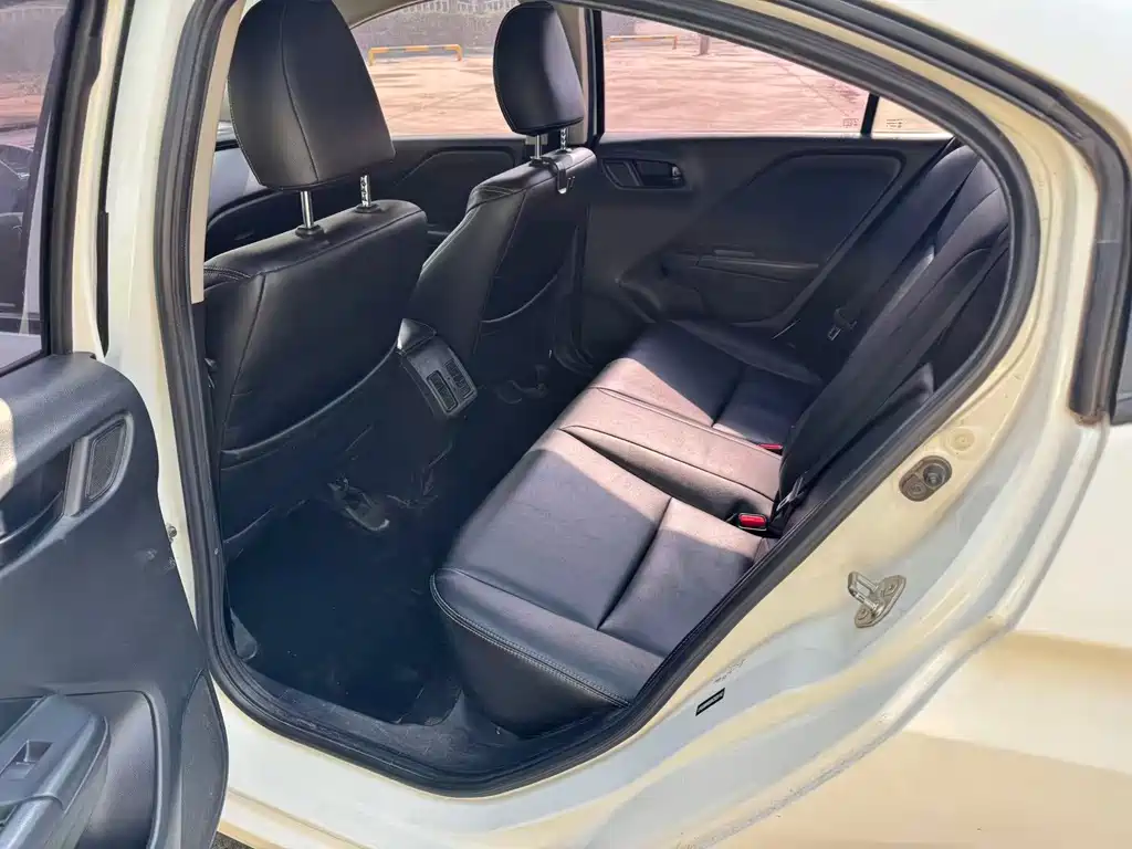 Honda Accord — фото 8