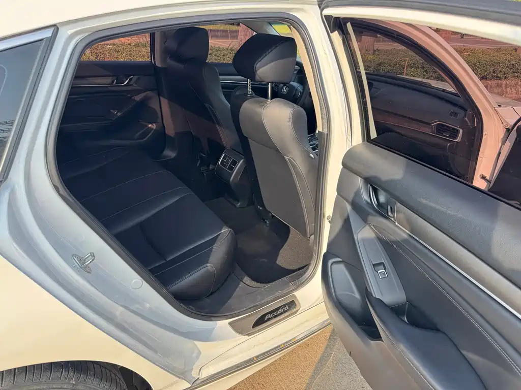 Honda Accord — фото 9