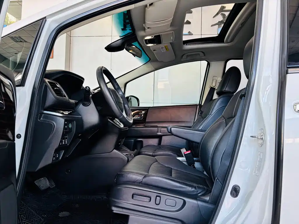 Honda Odyssey — фото 11
