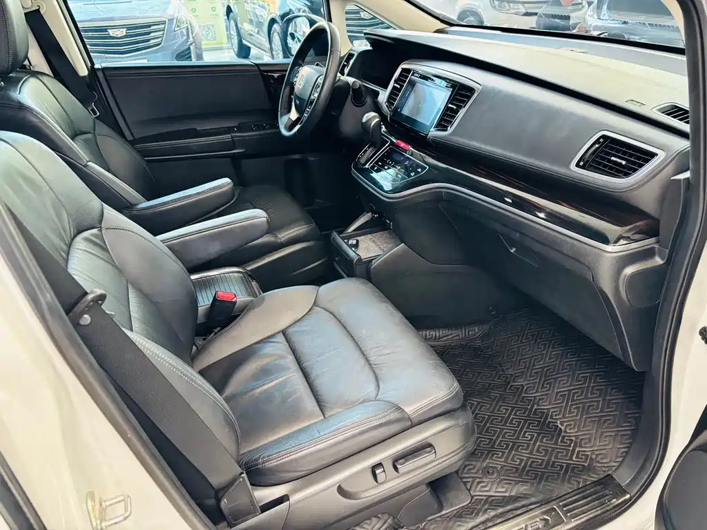 Honda Odyssey — фото 14