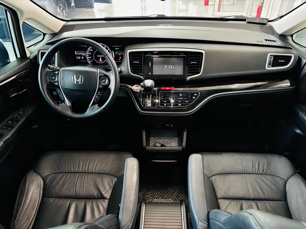 Honda Odyssey — фото 19