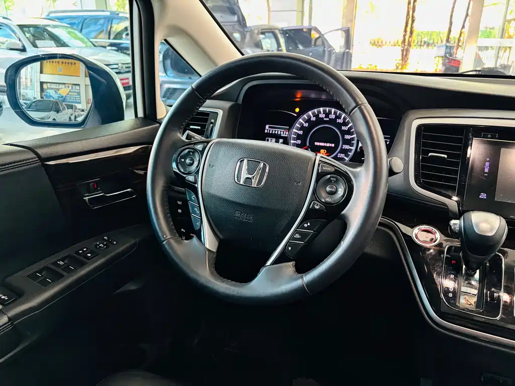 Honda Odyssey — фото 20