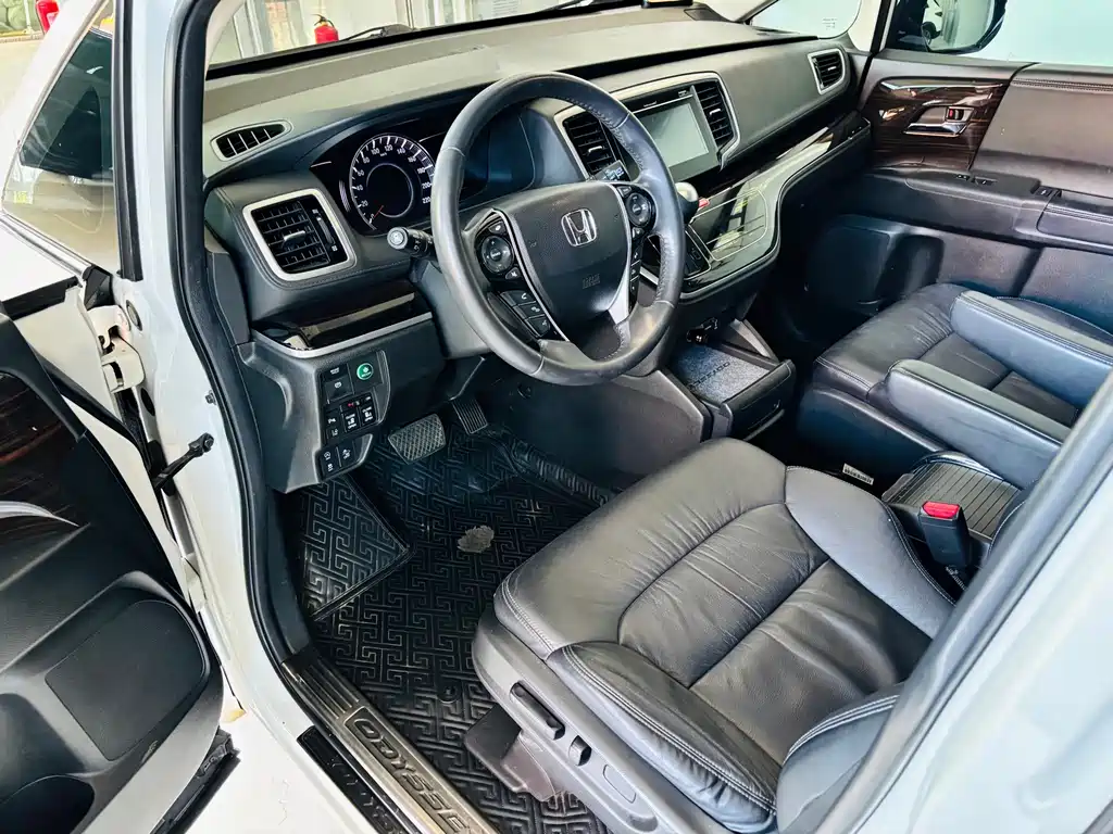 Honda Odyssey — фото 10