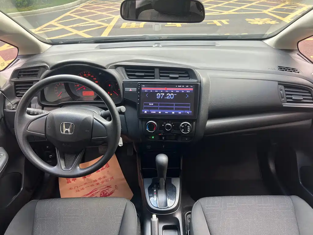 Honda Fit — фото 11