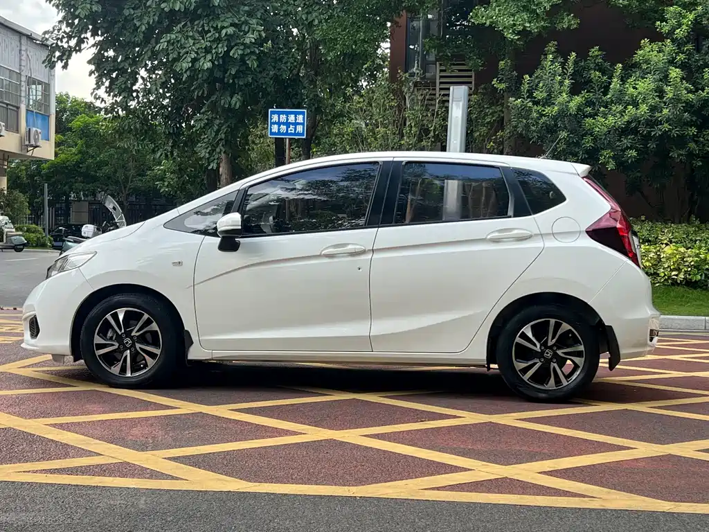 Honda Fit — фото 5