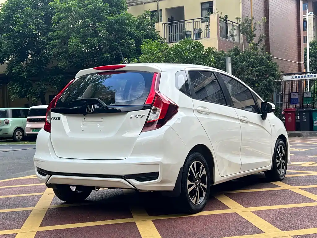 Honda Fit — фото 8
