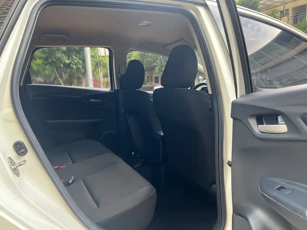 Honda Fit — фото 10