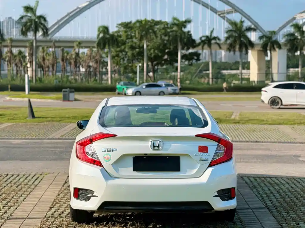 Honda Civic — фото 5