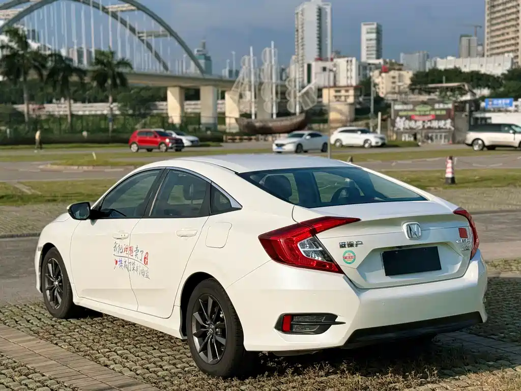 Honda Civic — фото 6