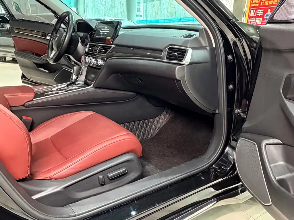 Honda Accord — фото 17