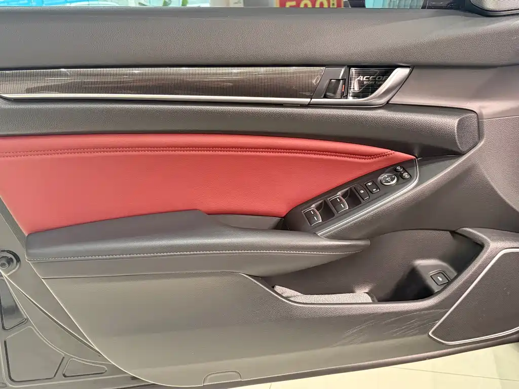 Honda Accord — фото 10