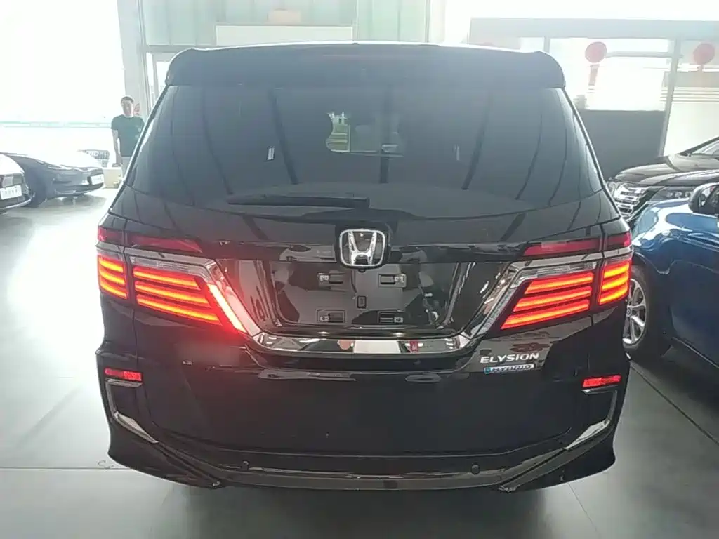 Honda Elysion — фото 3