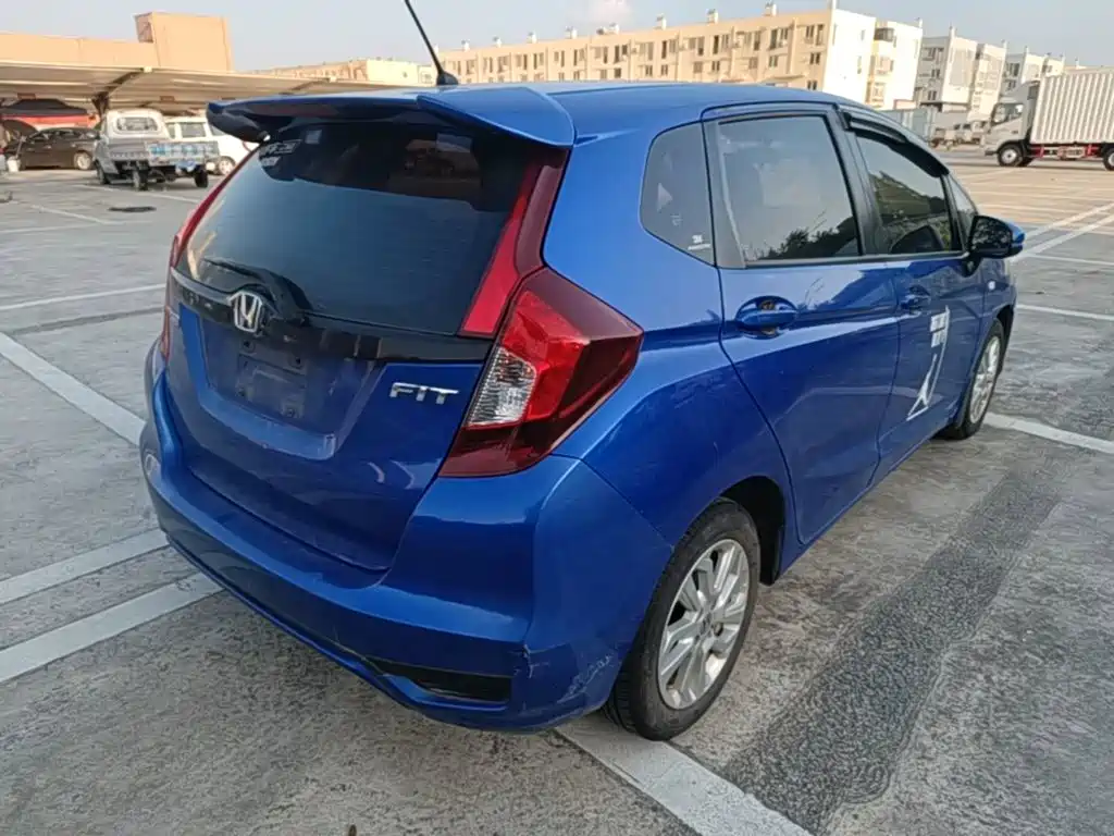 Honda Fit — фото 7
