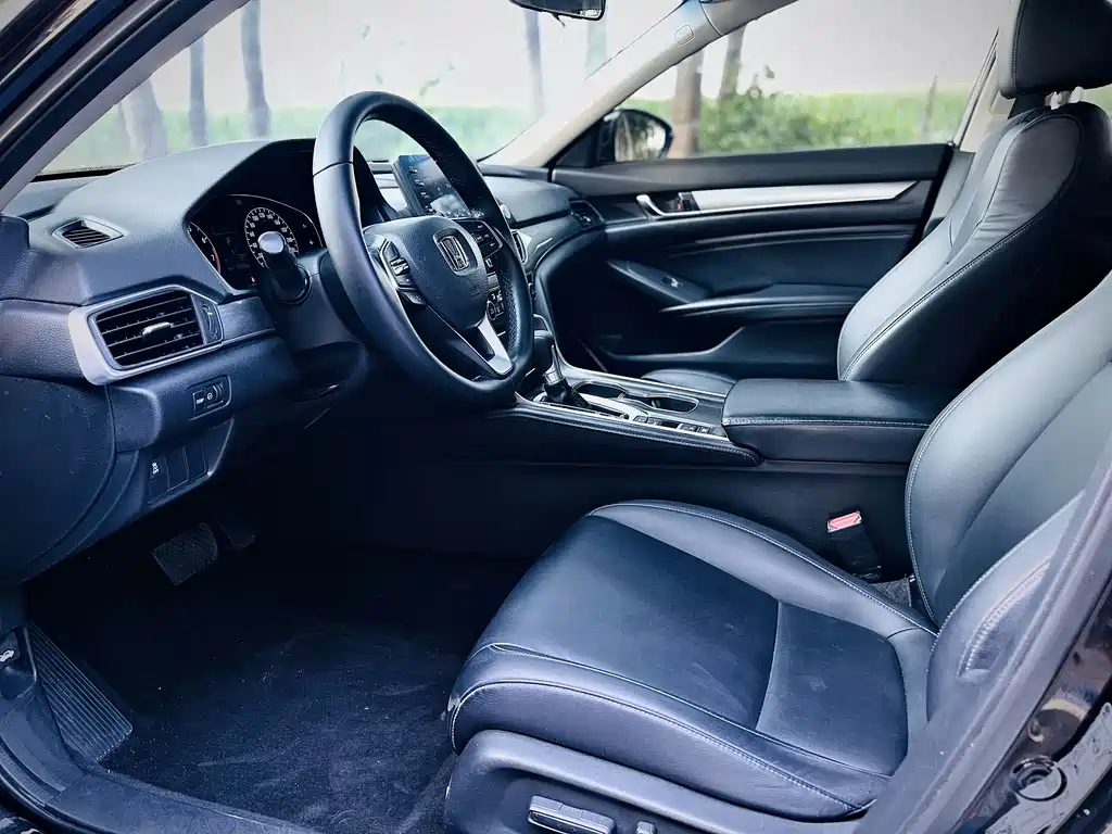 Honda Accord — фото 11