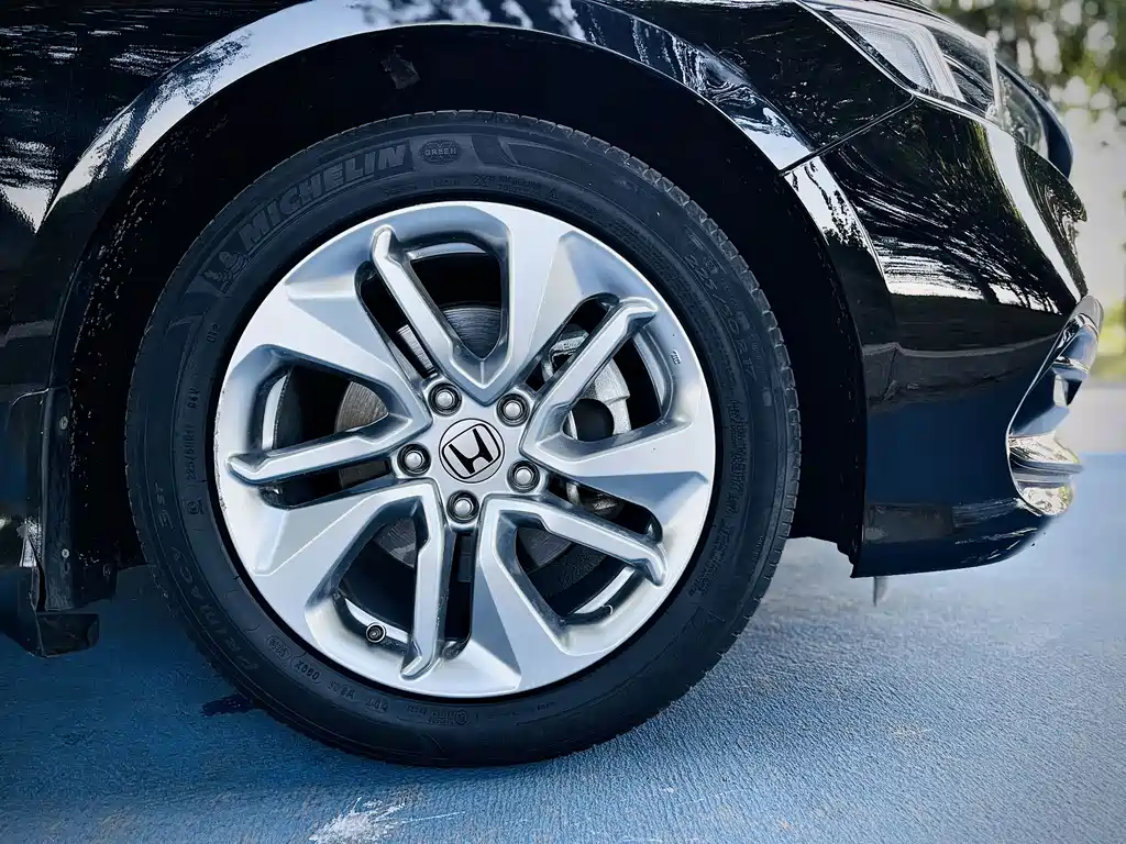 Honda Accord — фото 17